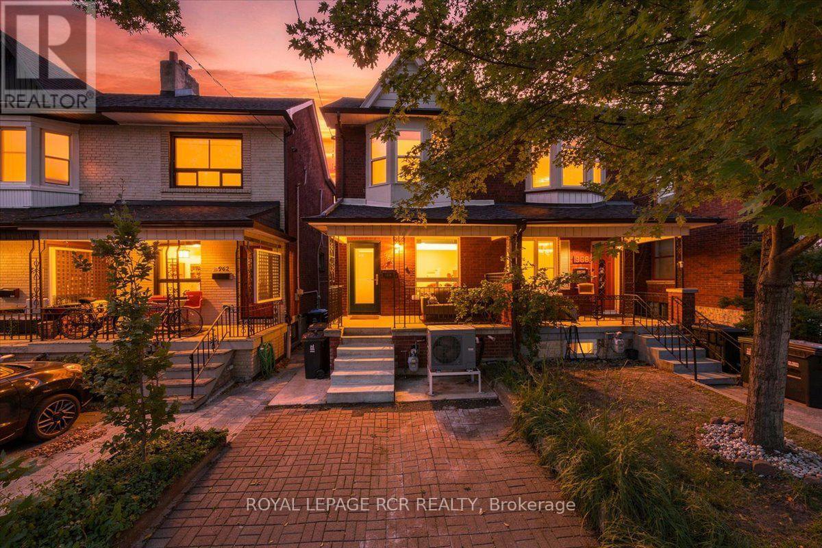 964 Shaw Street, Toronto, Ontario  M6G 3M7 - Photo 2 - W13835870