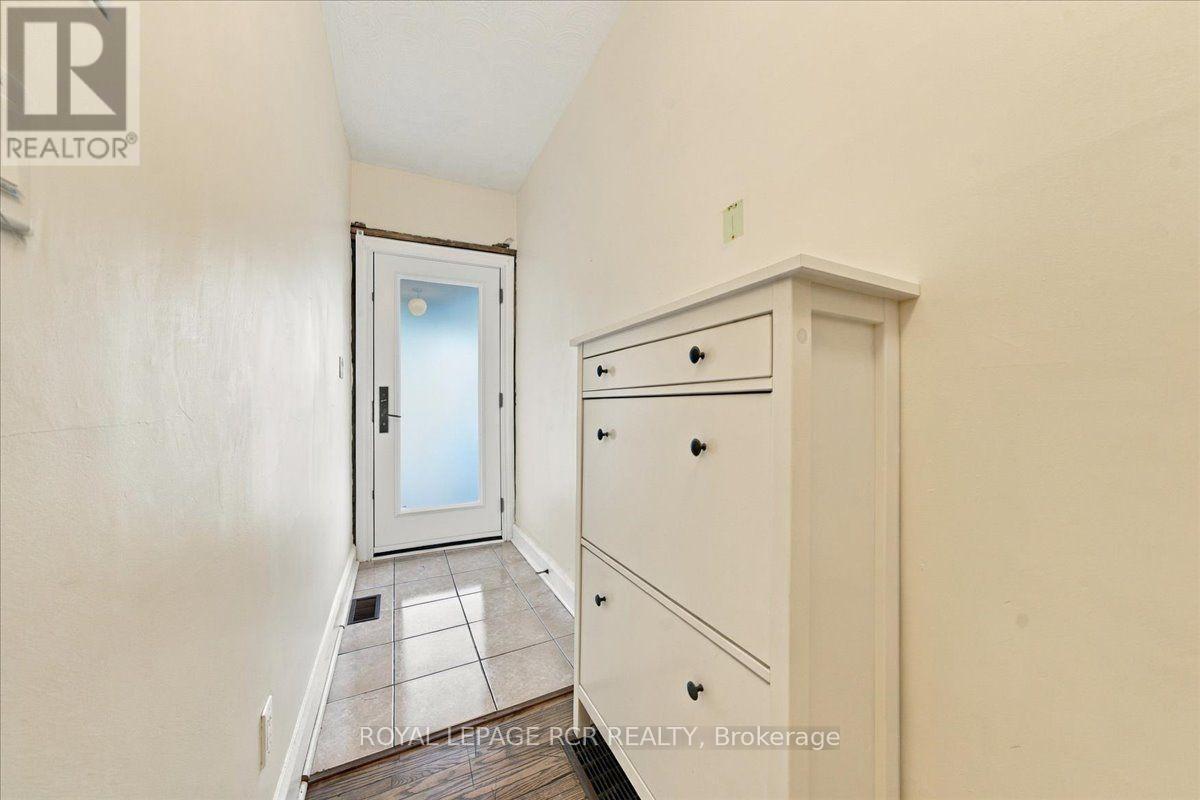 964 Shaw Street, Toronto, Ontario  M6G 3M7 - Photo 5 - W13835870