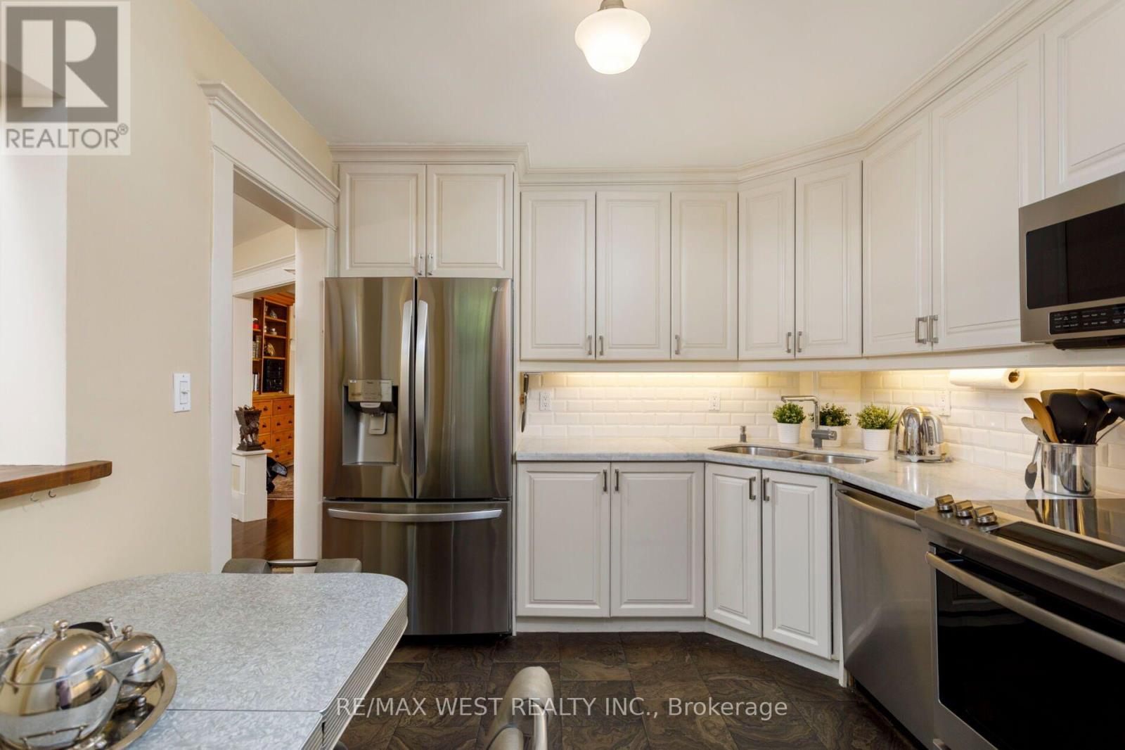 499 Parkside Drive, Toronto, Ontario  M6R 2Z9 - Photo 12 - W13835894