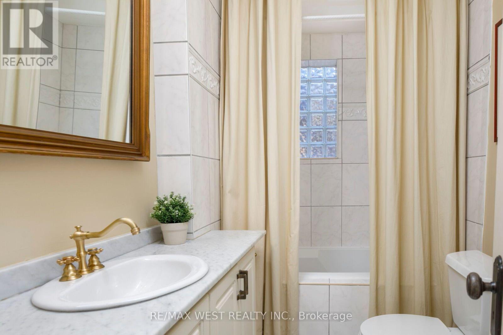 499 Parkside Drive, Toronto, Ontario  M6R 2Z9 - Photo 23 - W13835894