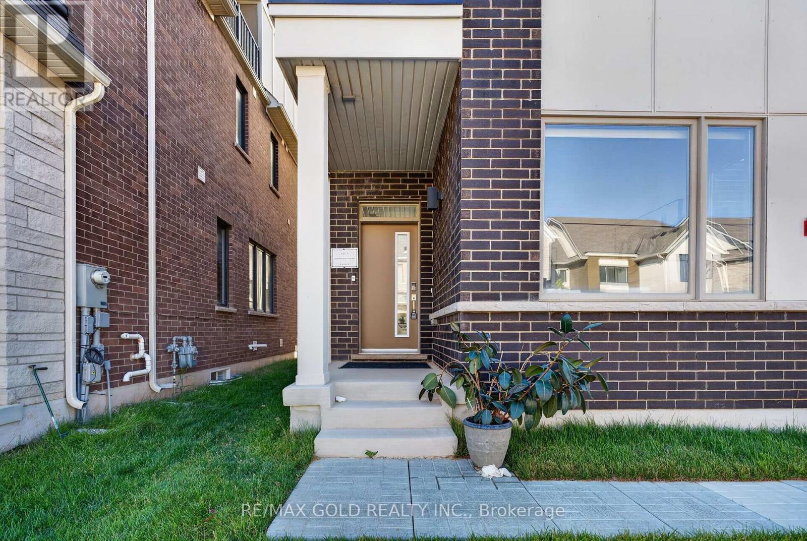 3288 Mariner Pass, Oakville, Ontario  L6M 4K1 - Photo 3 - W13835932