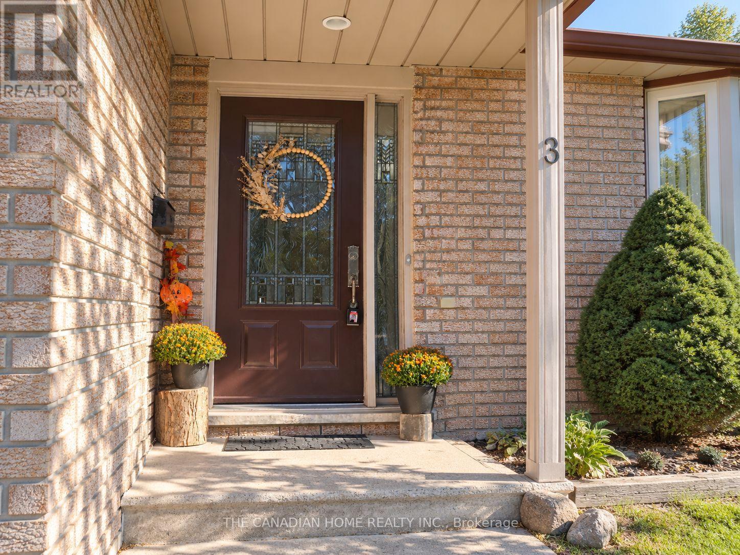 3 Dunhill Crescent N, Guelph, Ontario  N1H 8A3 - Photo 2 - X13836010