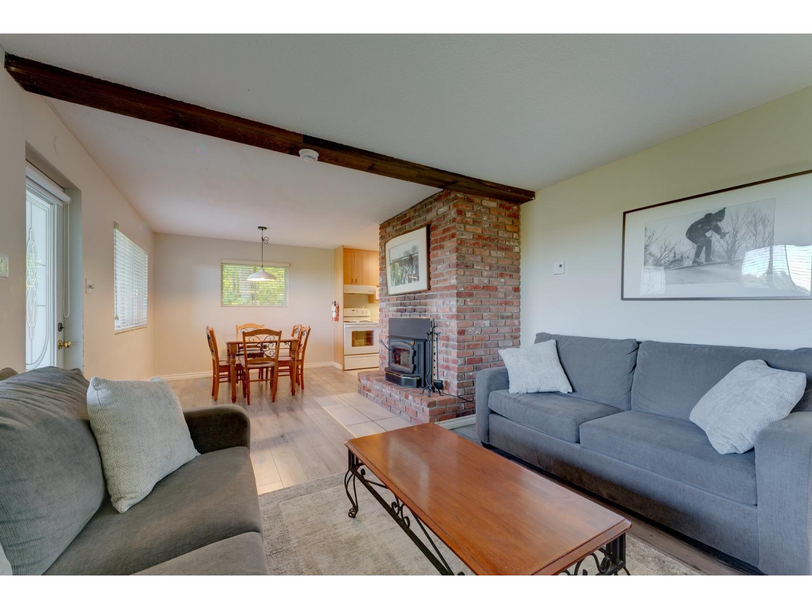 393-395 Rue Maple Sutton Quebec Canada J0E2K0 2