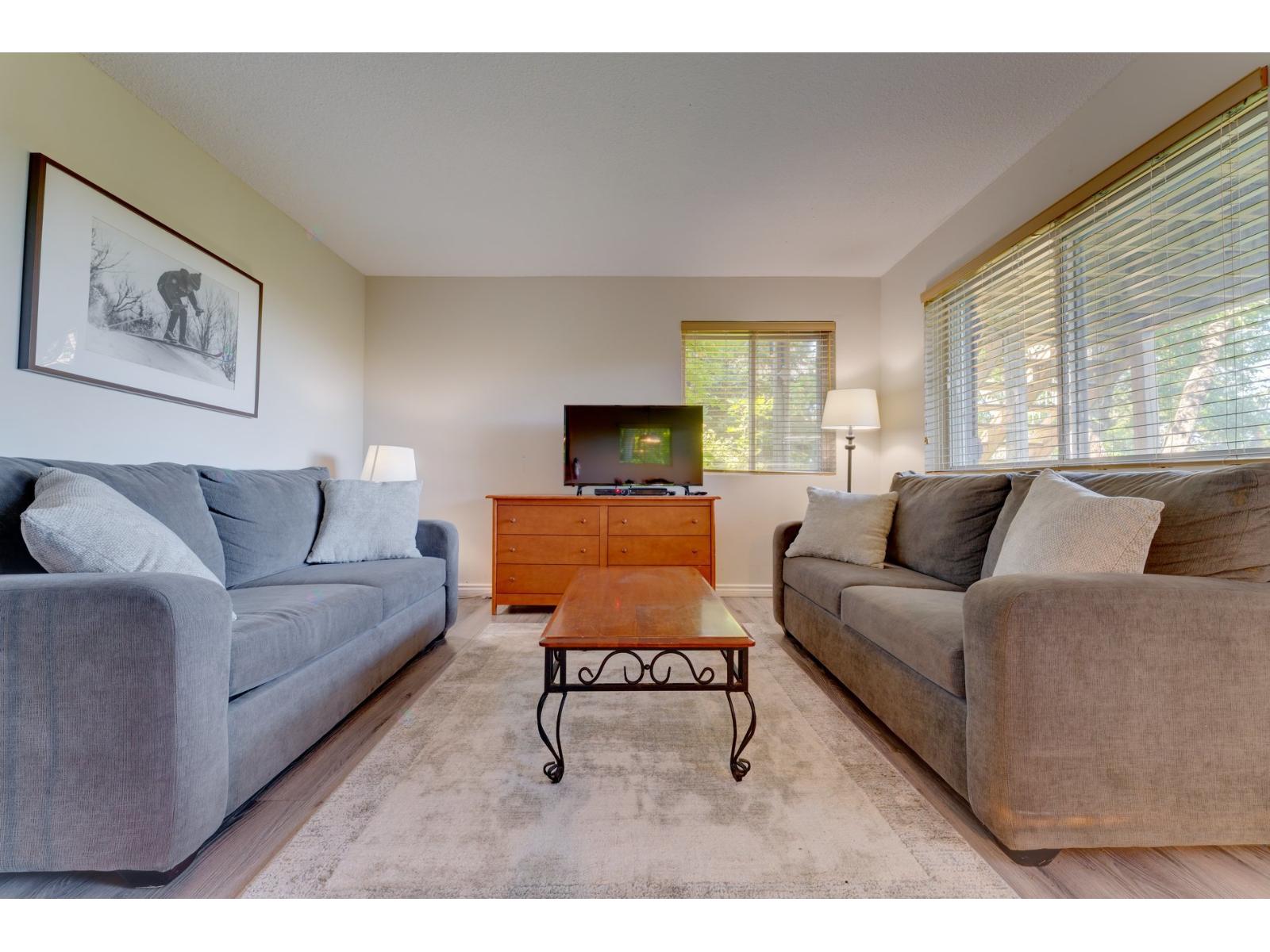 393-395 Rue Maple Sutton Quebec Canada J0E2K0 3