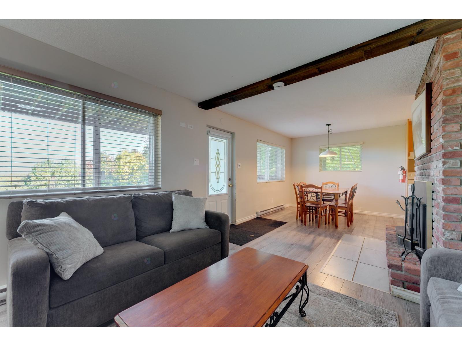 393-395 Rue Maple Sutton Quebec Canada J0E2K0 4