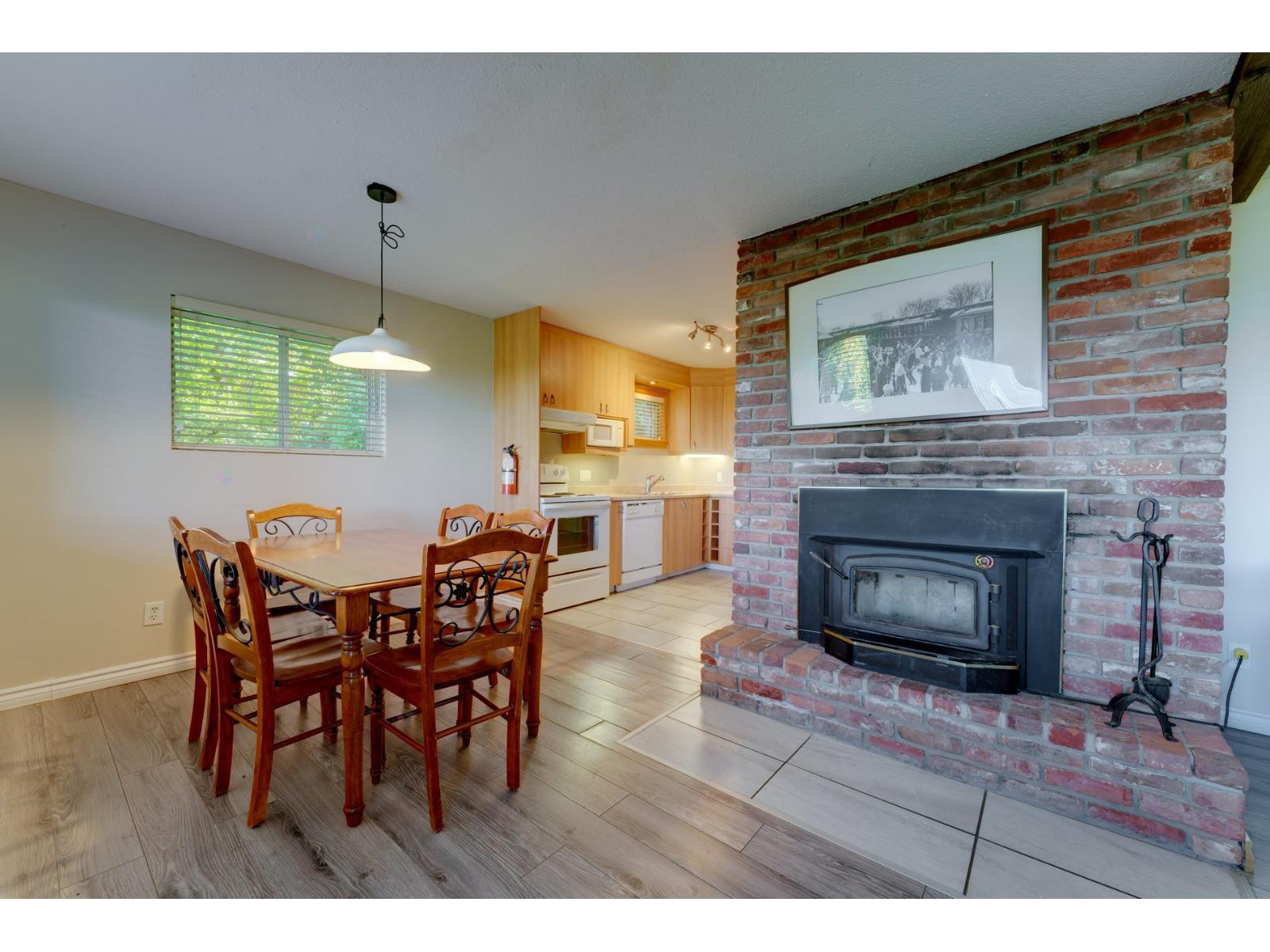 393-395 Rue Maple Sutton Quebec Canada J0E2K0 5