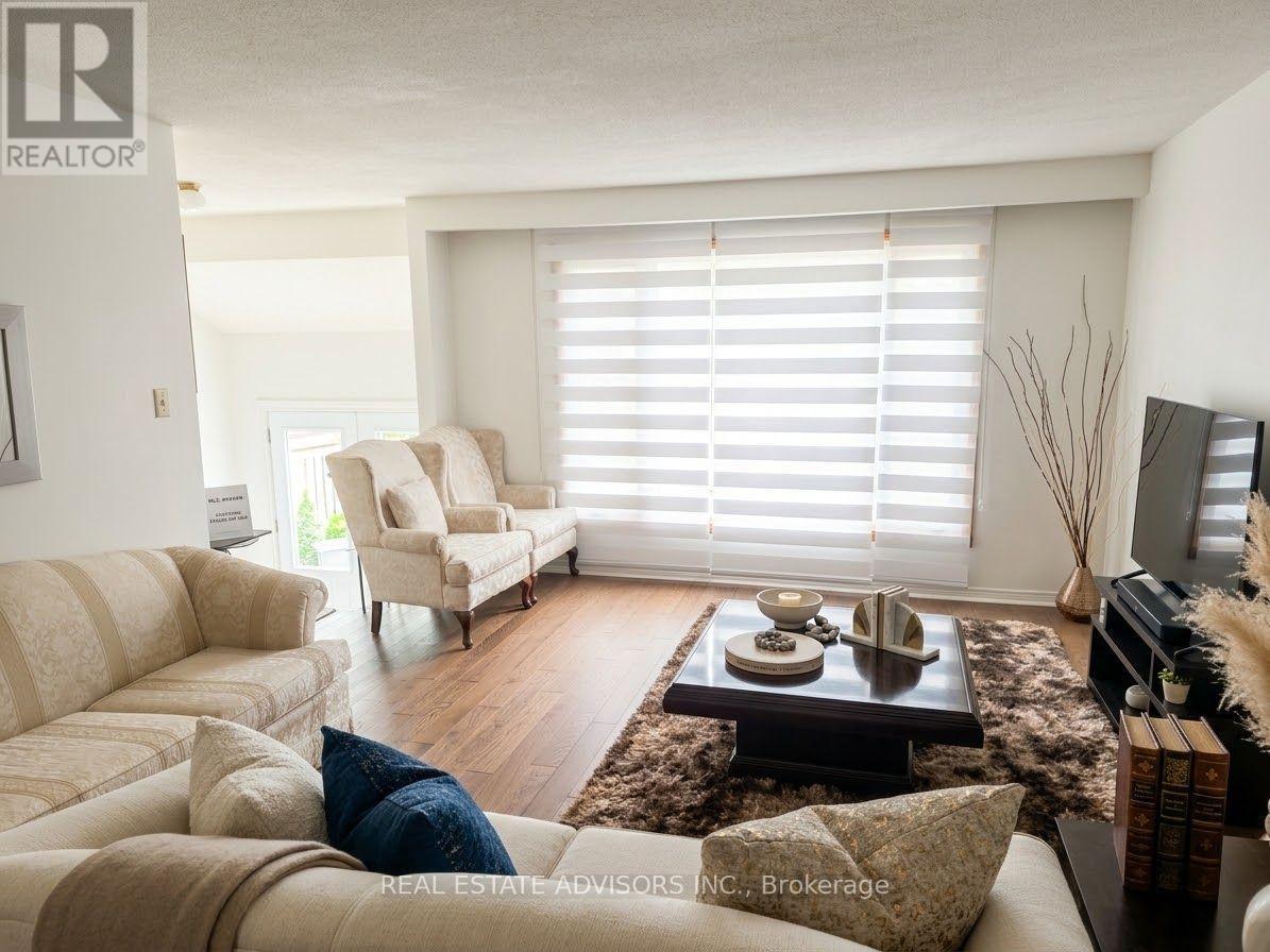 36 Mount Pleasant Drive, Brampton, Ontario  L6Z 1K2 - Photo 4 - W13733944