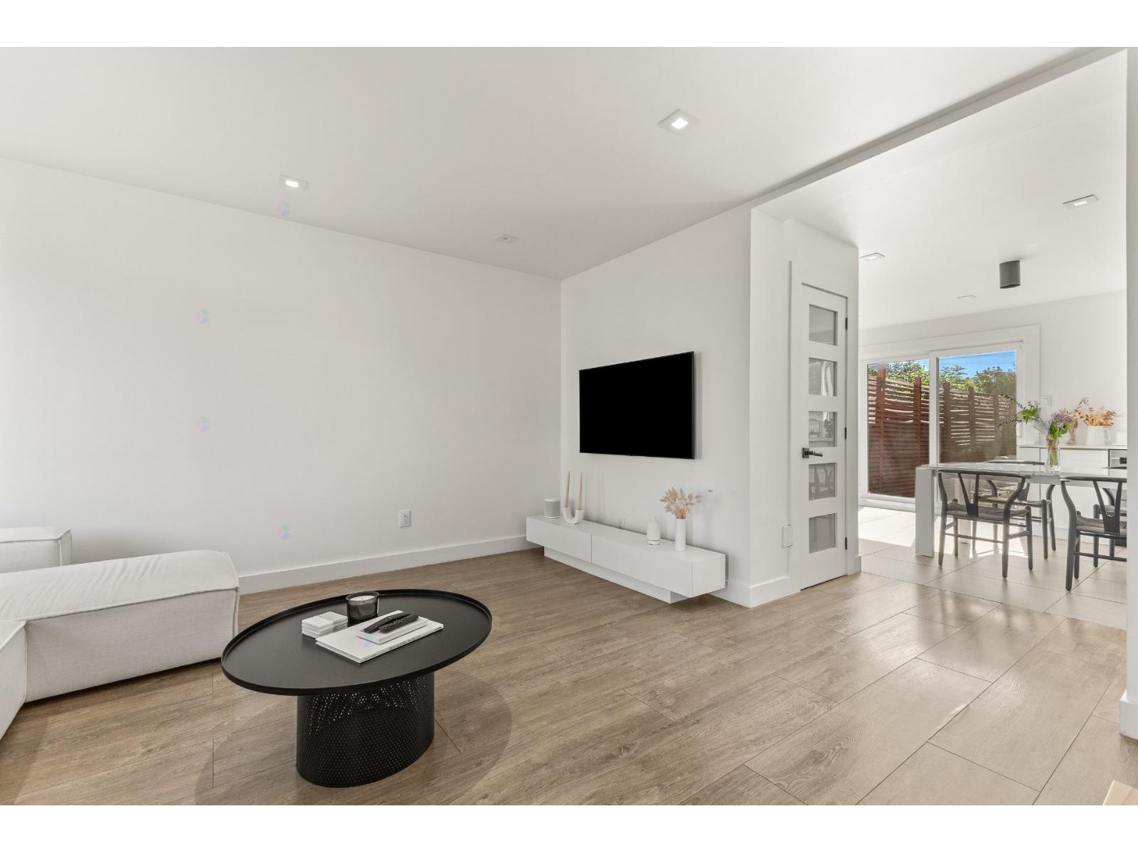 2034 Rue des Orioles Laval (Sainte-Rose) Quebec Canada H7L5J3 4