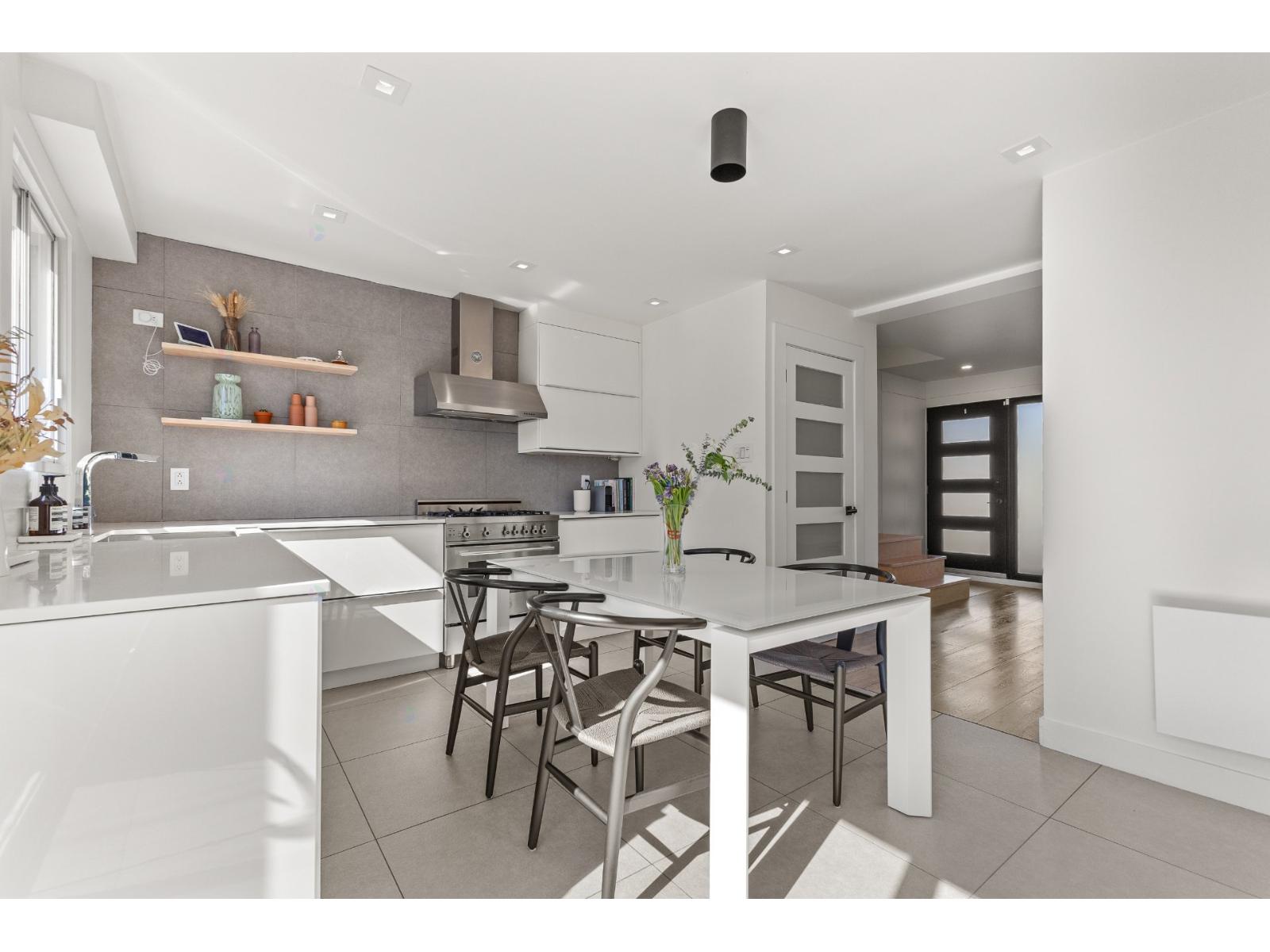 2034 Rue des Orioles Laval (Sainte-Rose) Quebec Canada H7L5J3 5
