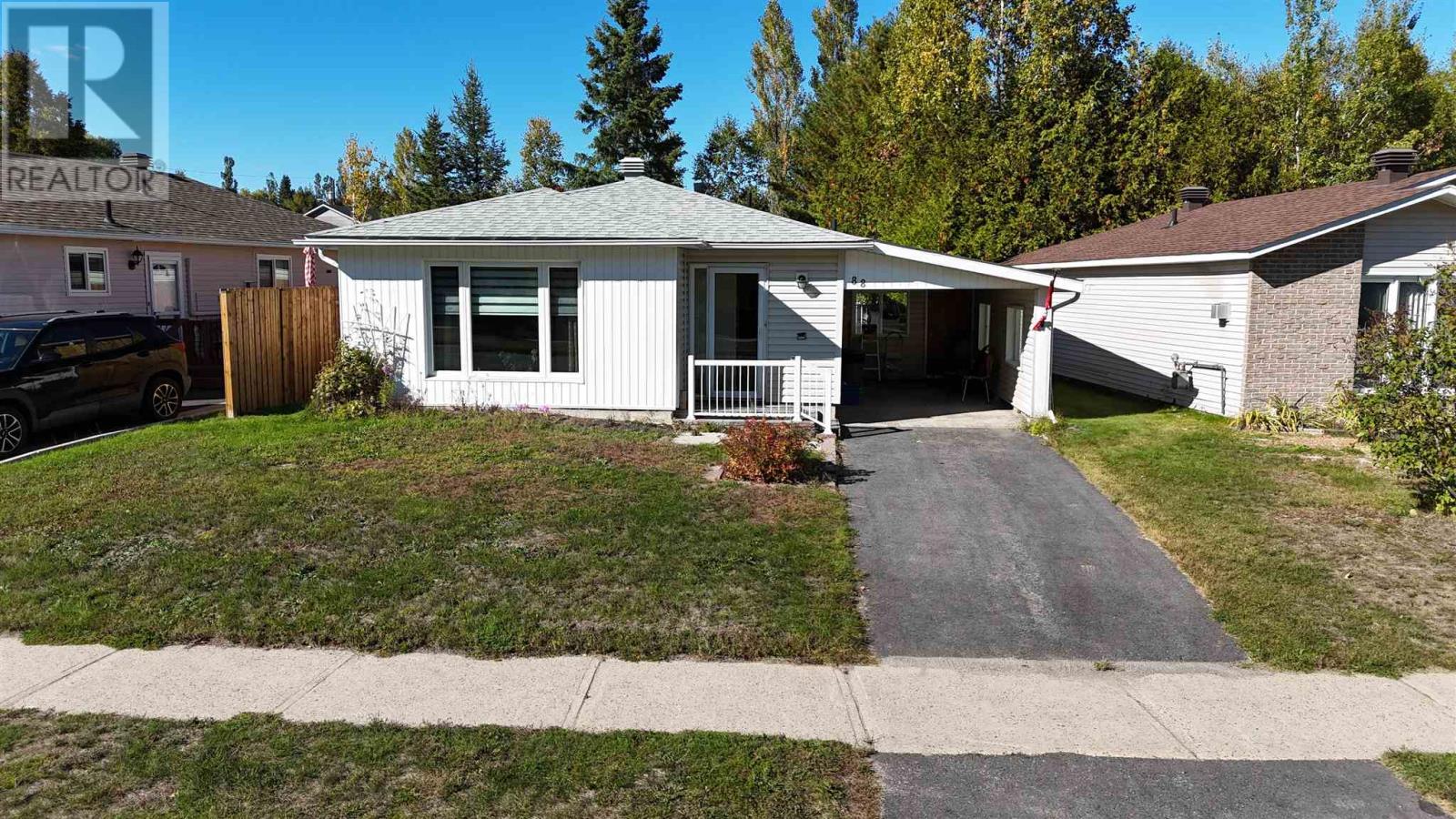 88 Esten Dr S, Elliot Lake, Ontario  P5A 3L9 - Photo 2 - SM262693
