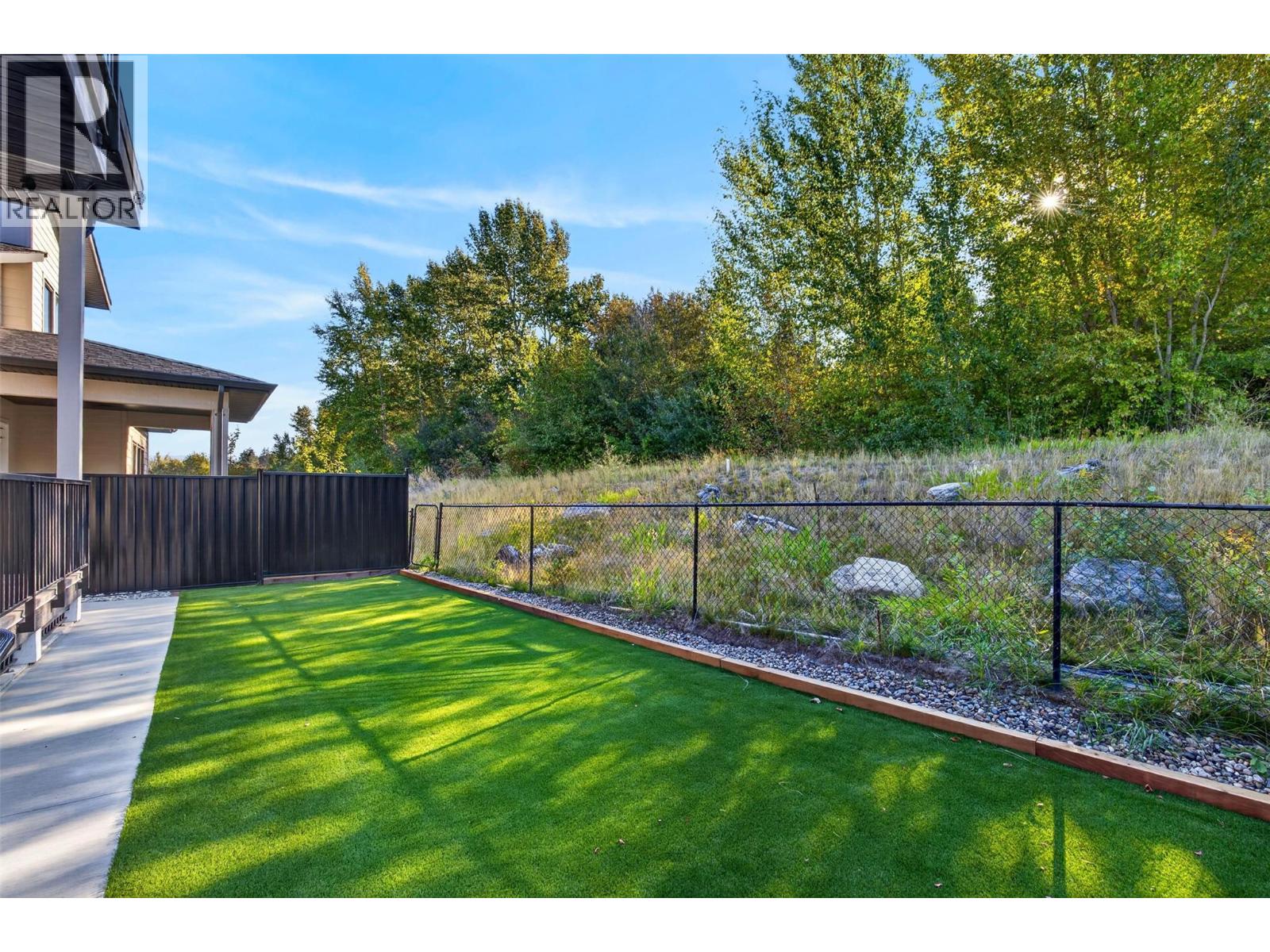 996 Bull Crescent, Kelowna, British Columbia  V1W 0B6 - Photo 2 - 10401961