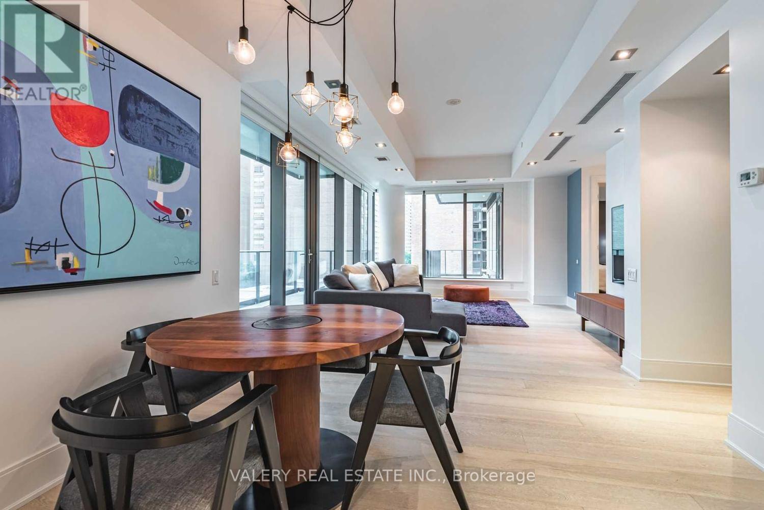 602 - 77 CHARLES STREET W, Toronto, Ontario
