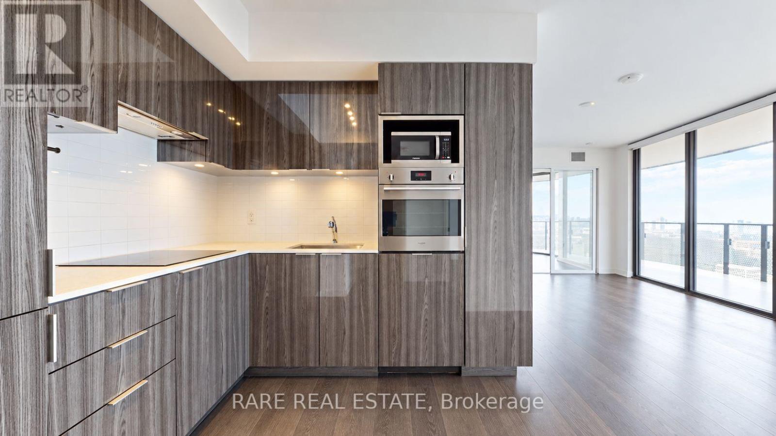 3805 - 11 Wellesley Street W, Toronto, Ontario M4Y 0G4 - Photo 3 - C13836158