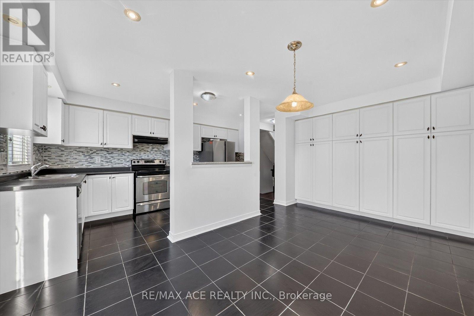 14 Pilkington Drive, Toronto, Ontario  M1L 0B7 - Photo 18 - E13836092