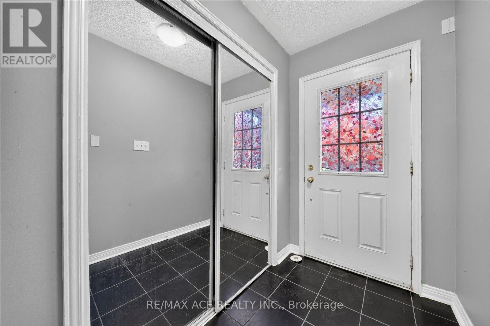 14 Pilkington Drive, Toronto, Ontario  M1L 0B7 - Photo 6 - E13836092