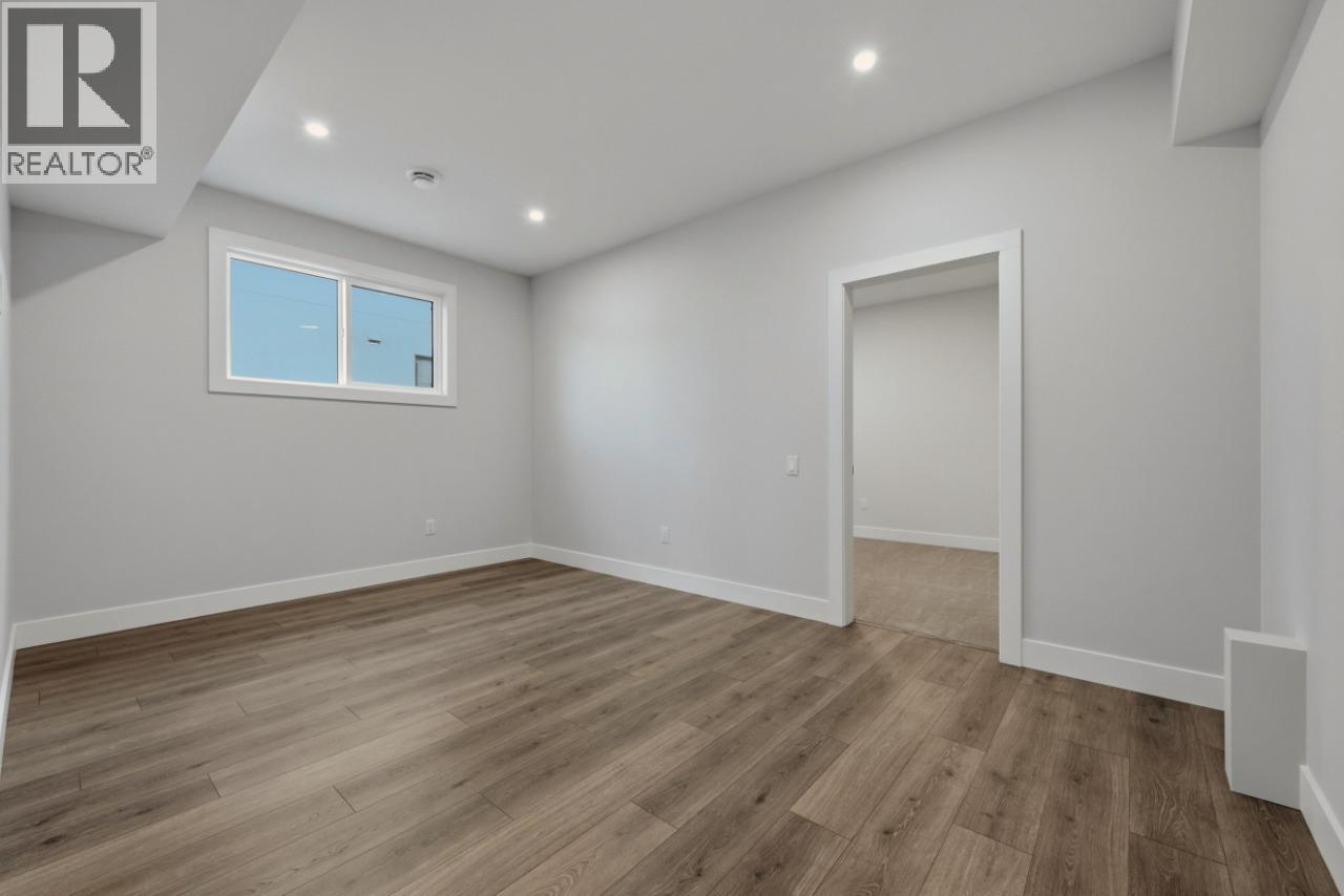2083 Cortina Drive, Kelowna, British Columbia  V1P 1V1 - Photo 14 - 10402085