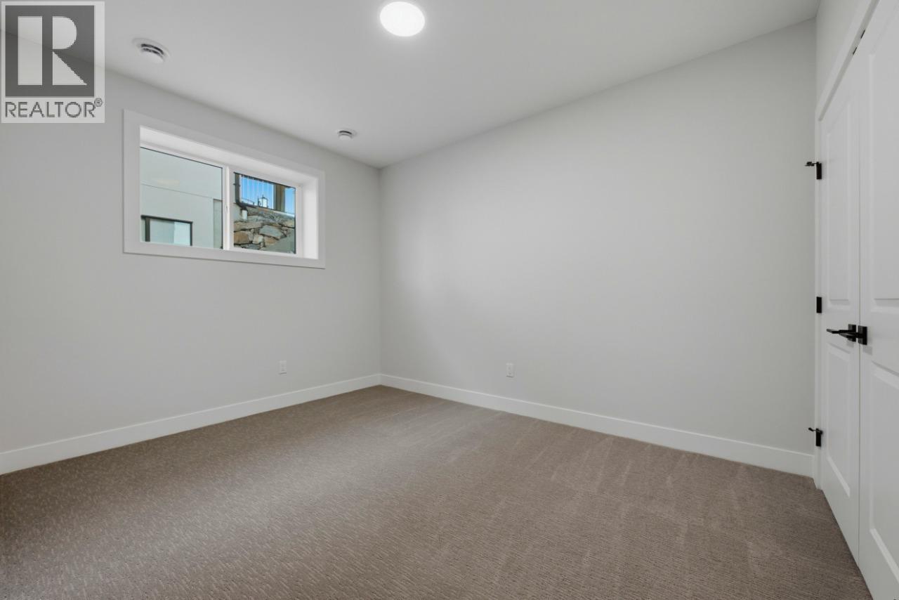 2083 Cortina Drive, Kelowna, British Columbia  V1P 1V1 - Photo 15 - 10402085