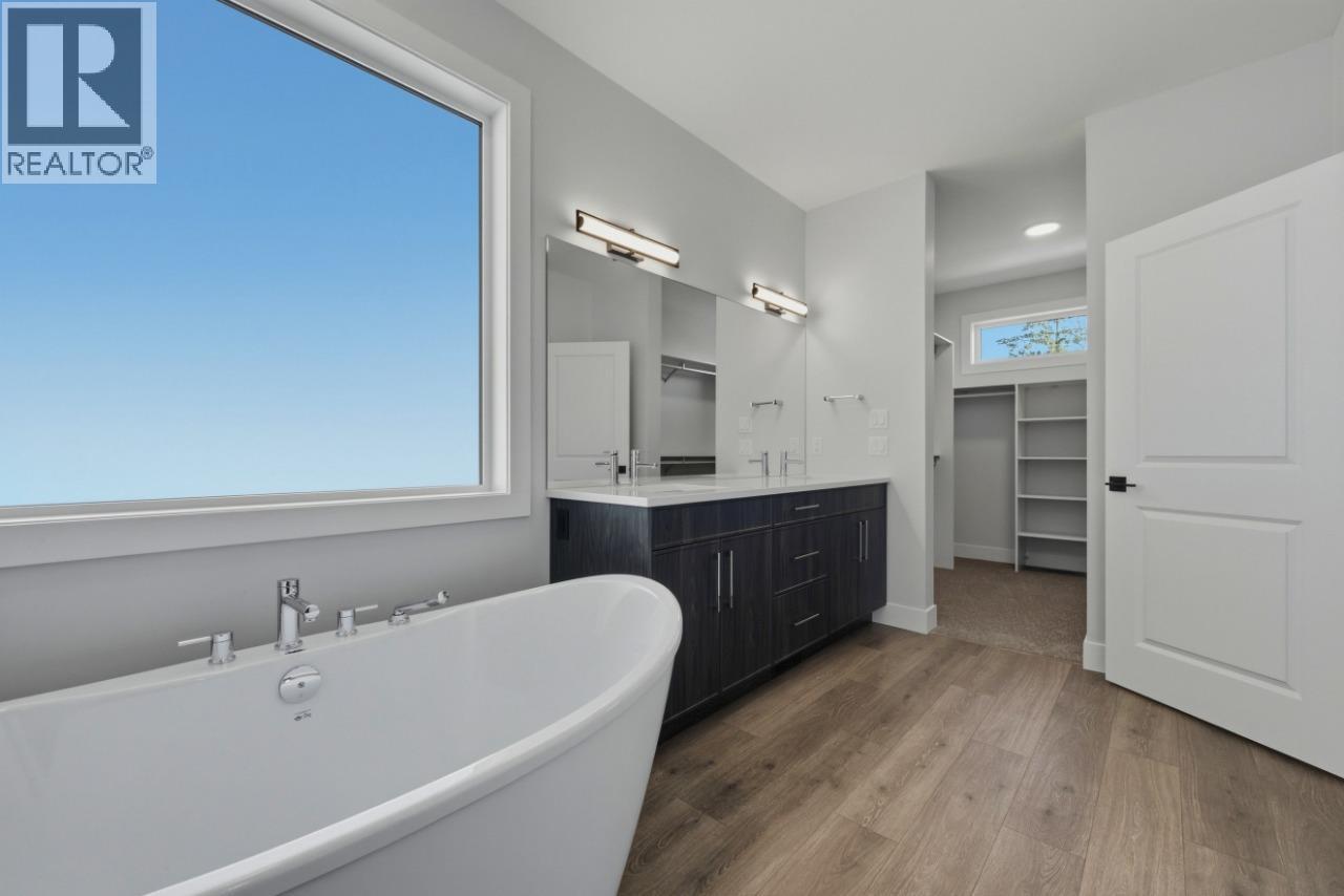 2083 Cortina Drive, Kelowna, British Columbia  V1P 1V1 - Photo 40 - 10402085