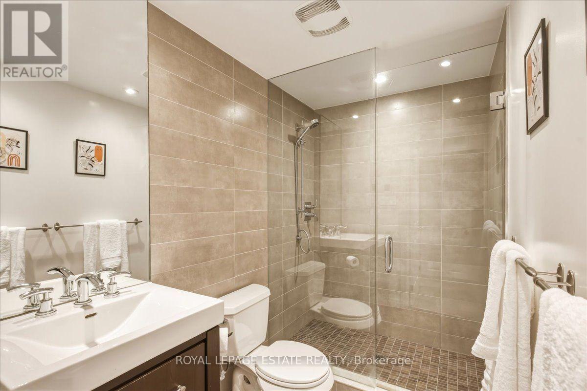 145 Boardwalk Drive, Toronto, Ontario  M4L 3X9 - Photo 18 - E13758190