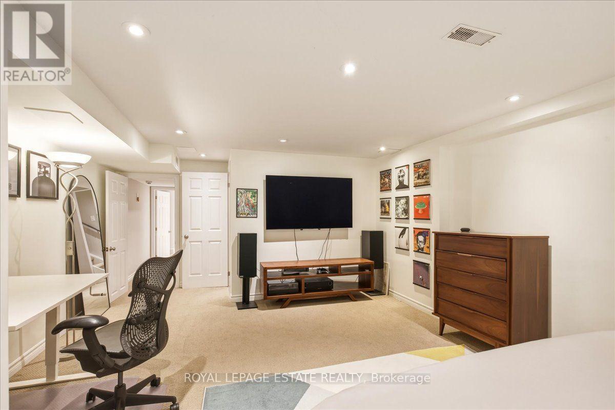 145 Boardwalk Drive, Toronto, Ontario  M4L 3X9 - Photo 20 - E13758190