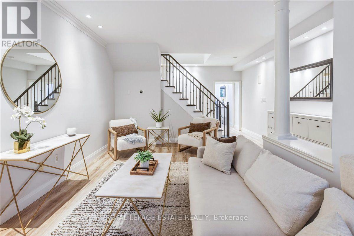 145 Boardwalk Drive, Toronto, Ontario  M4L 3X9 - Photo 4 - E13758190