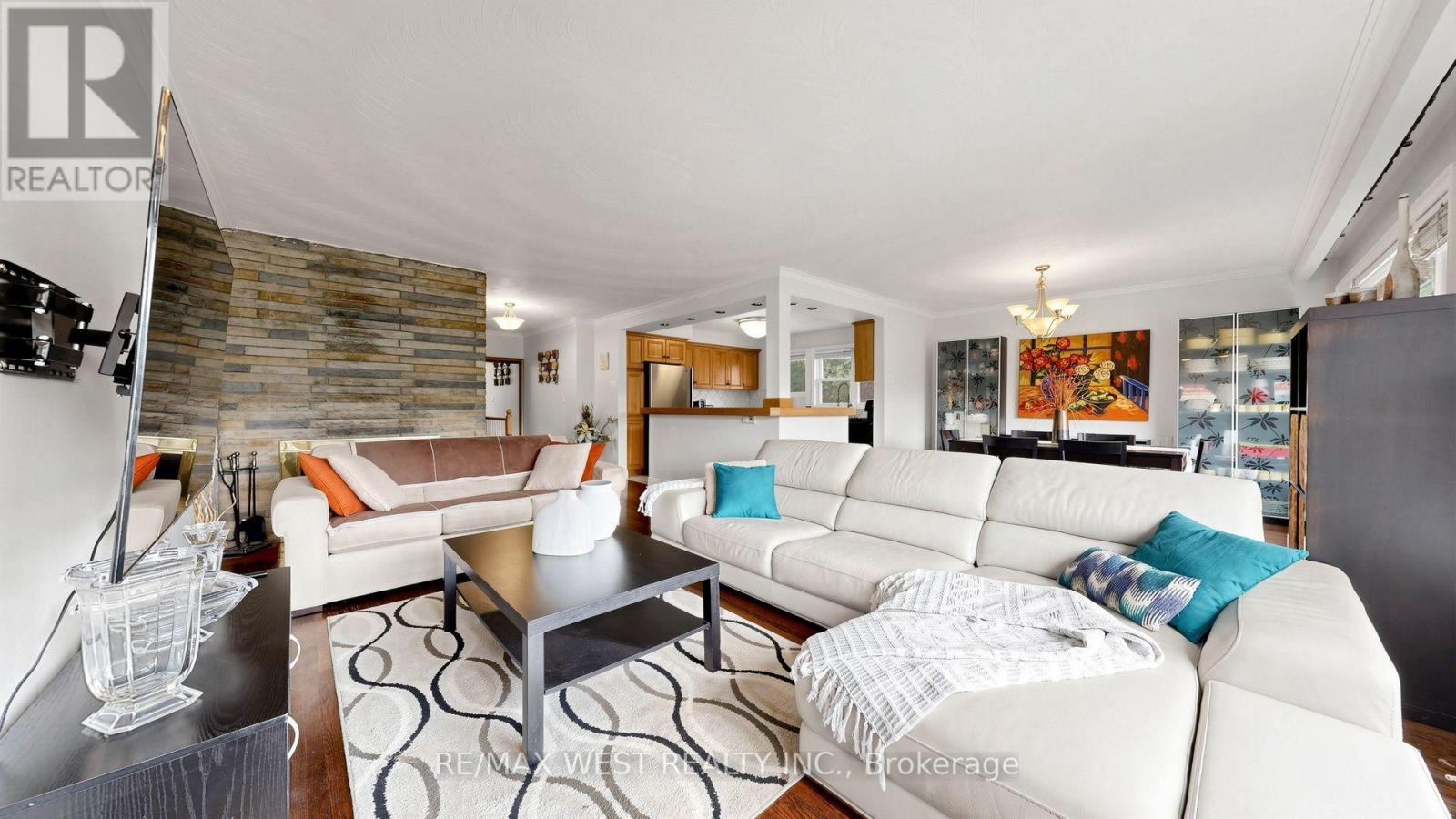 32 Allonsius Drive, Toronto, Ontario  M9C 3N5 - Photo 8 - W13836124