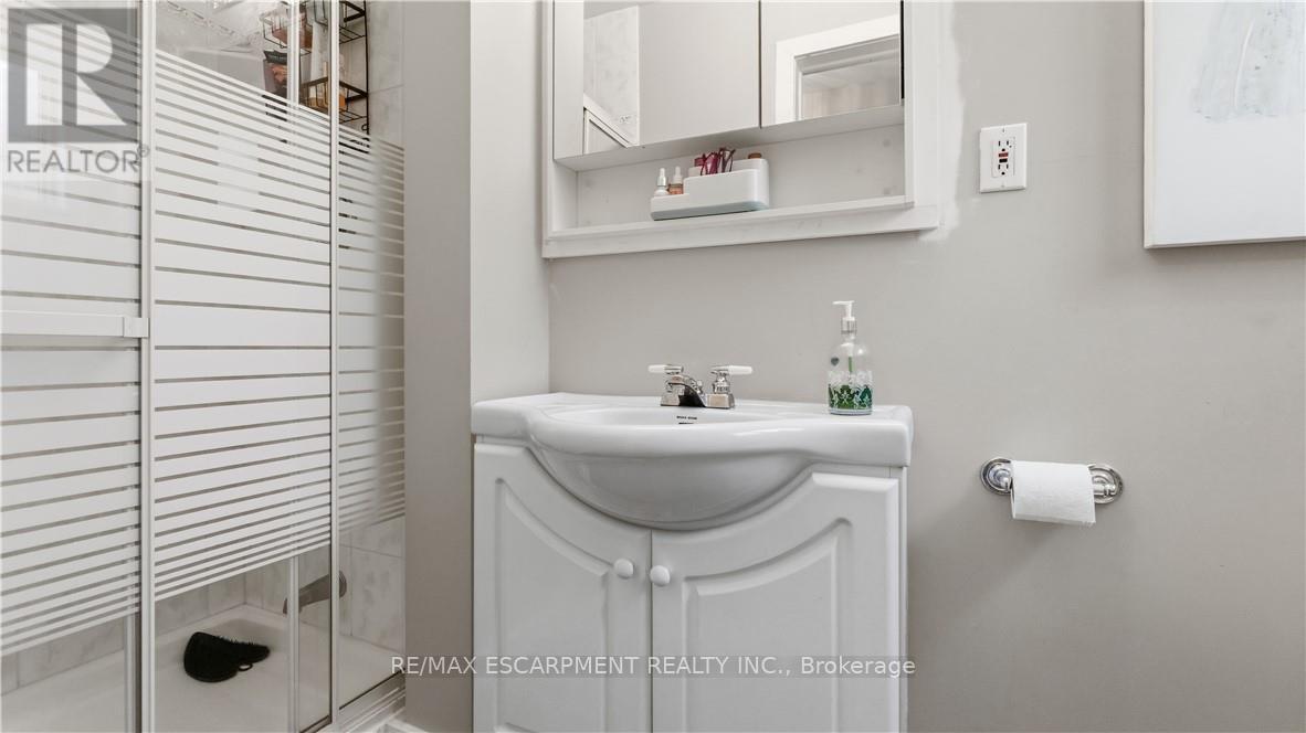 517 Rosedale Crescent, Burlington, Ontario L7N 2S7 - Photo 36 - W13836156