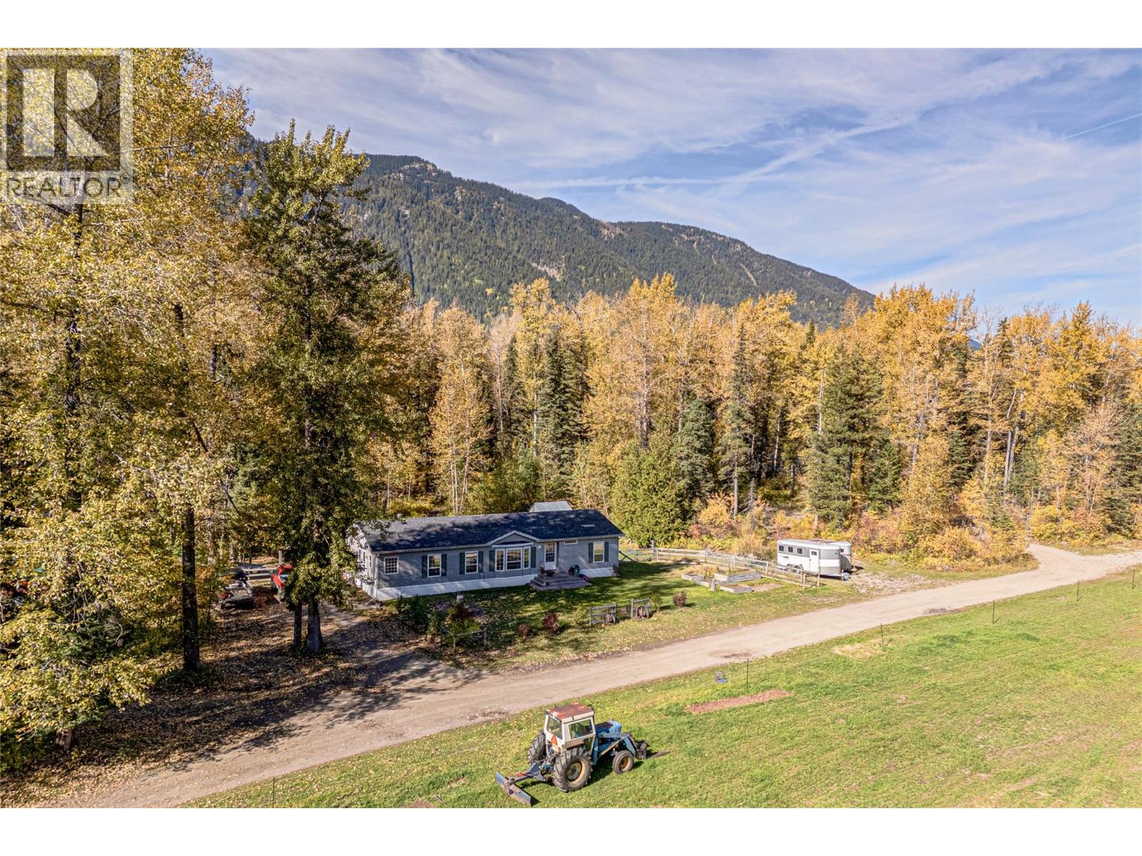 4714 Hwy 3 Highway, Fernie, British Columbia  V0B 1M1 - Photo 3 - 10401919