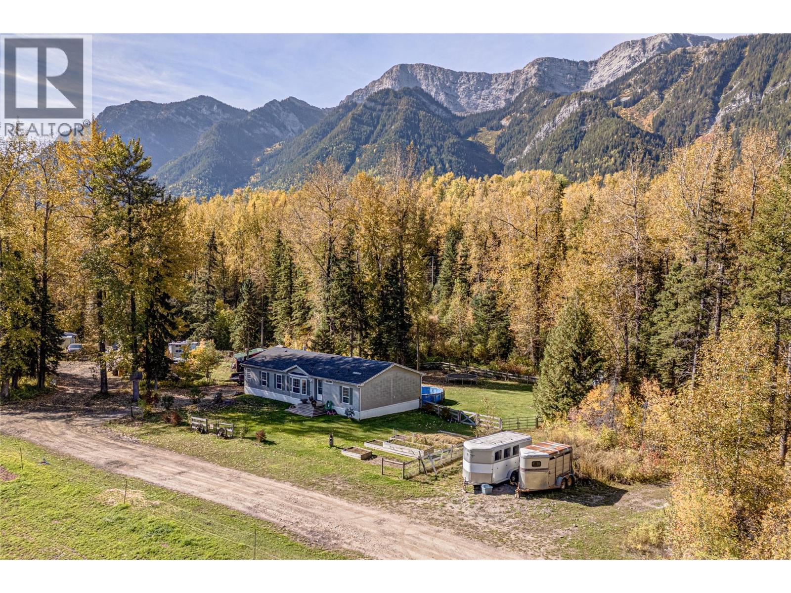 4714 Hwy 3 Highway, Fernie, British Columbia  V0B 1M1 - Photo 2 - 10401919
