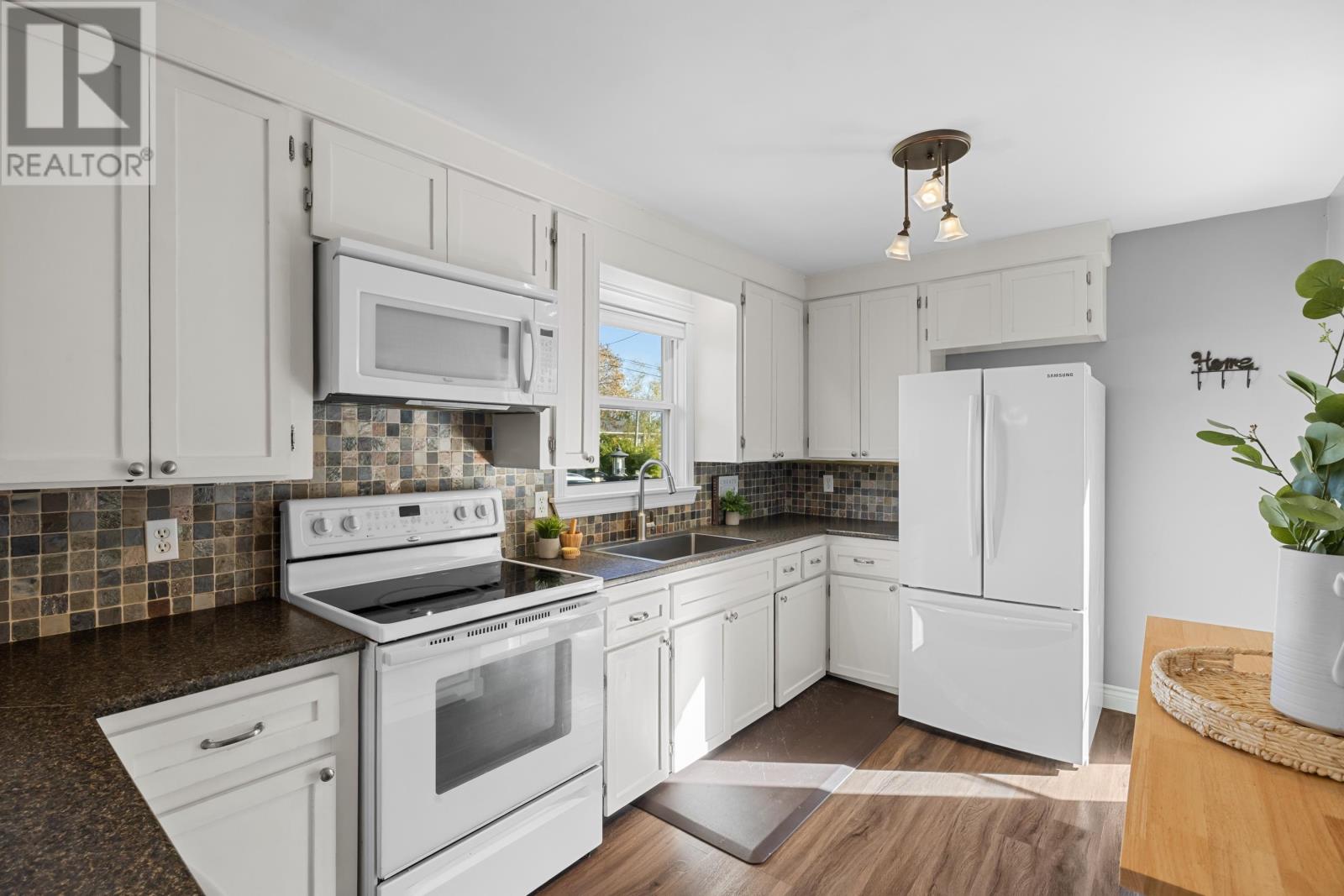 10 Dale Drive, Charlottetown, Prince Edward Island  C1A 7X5 - Photo 8 - 202624551