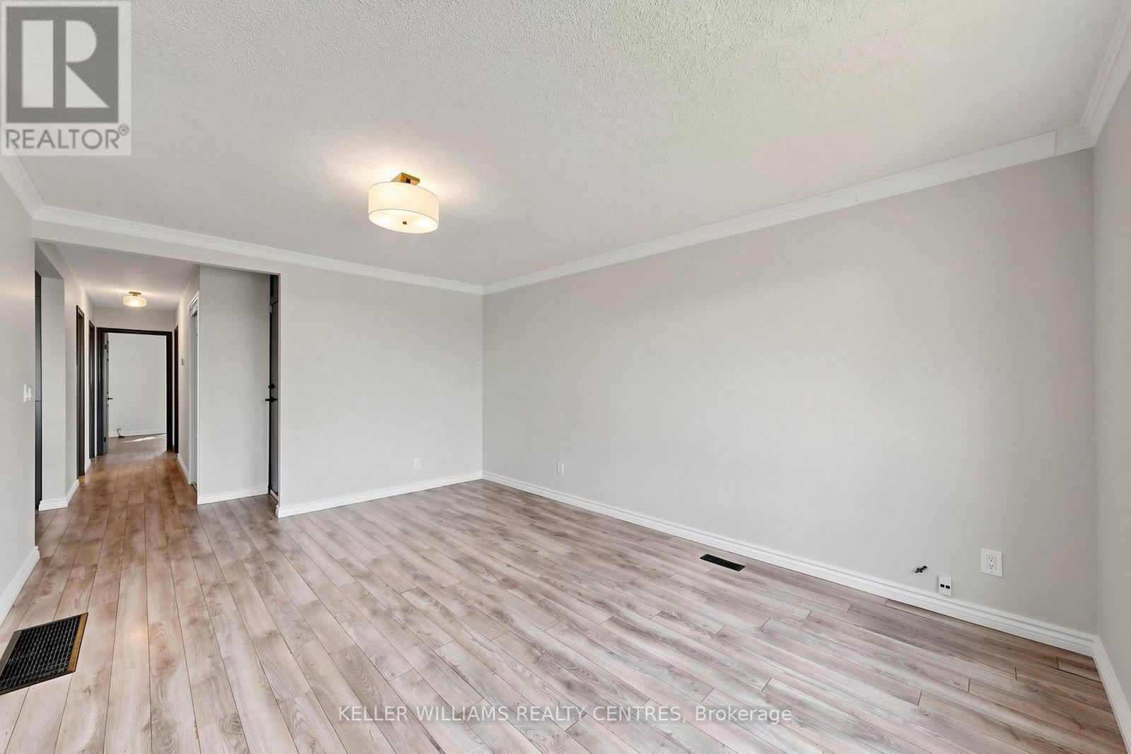 Upper - 807 Greenfield Crescent, Newmarket, Ontario  L3Y 3B2 - Photo 14 - N13780702
