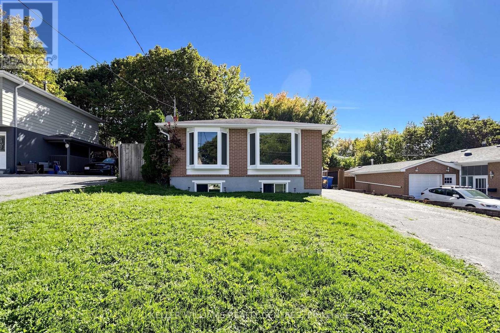 Upper - 807 Greenfield Crescent, Newmarket, Ontario  L3Y 3B2 - Photo 1 - N13780702