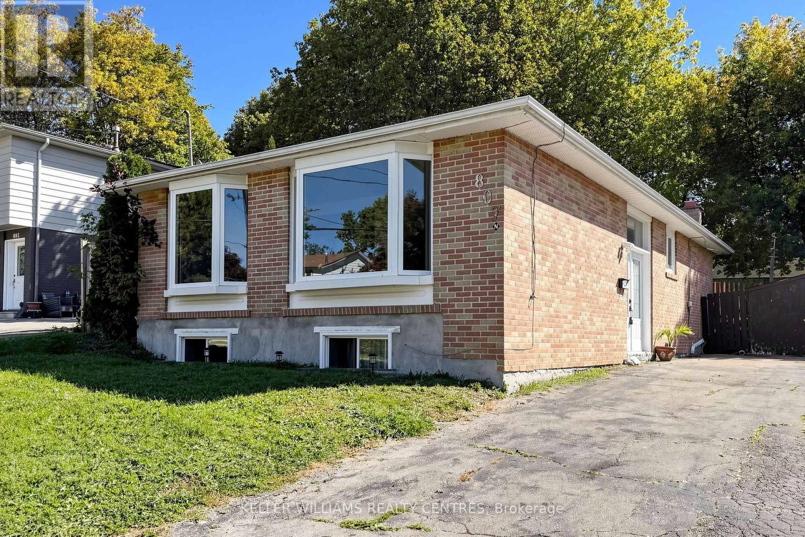 Upper - 807 Greenfield Crescent, Newmarket, Ontario  L3Y 3B2 - Photo 7 - N13780702