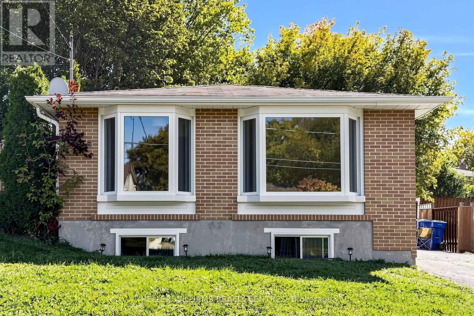 Upper - 807 Greenfield Crescent, Newmarket, Ontario  L3Y 3B2 - Photo 4 - N13780702