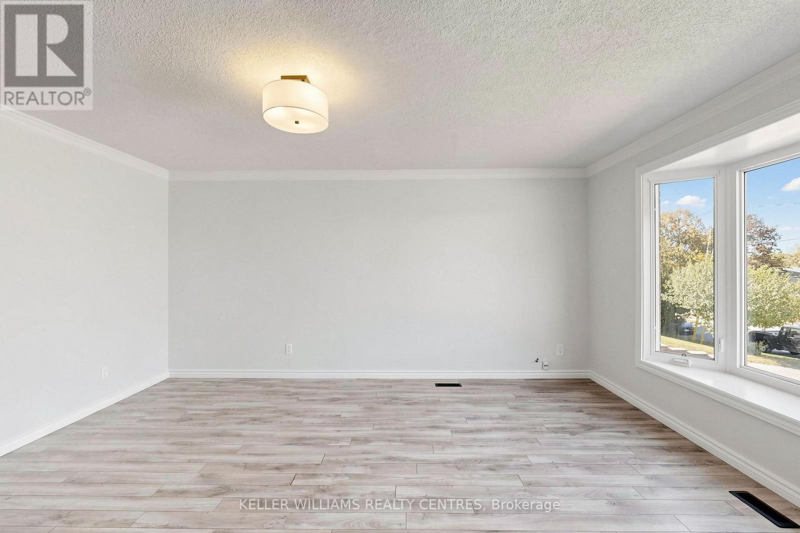 Upper - 807 Greenfield Crescent, Newmarket, Ontario  L3Y 3B2 - Photo 11 - N13780702