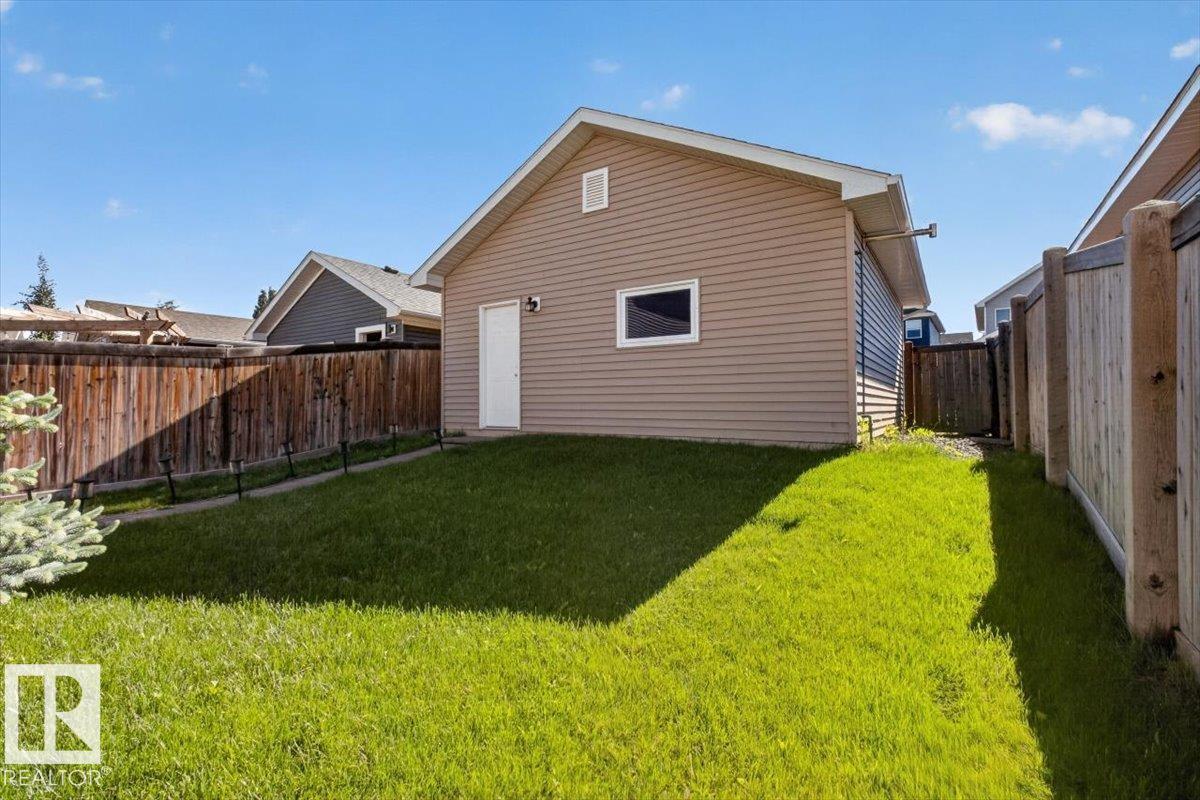 2235 76 ST SW