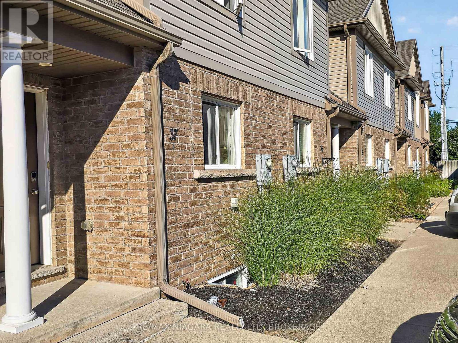 37 - 6118 Kelsey Crescent, Niagara Falls (Forestview), Ontario L2H 0M6 - Photo 1 - X13836204
