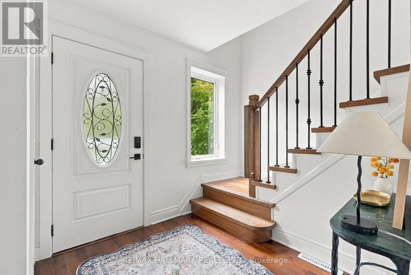 91 Glen Davis Crescent, Toronto, Ontario  M4E 1X7 - Photo 3 - E13836348