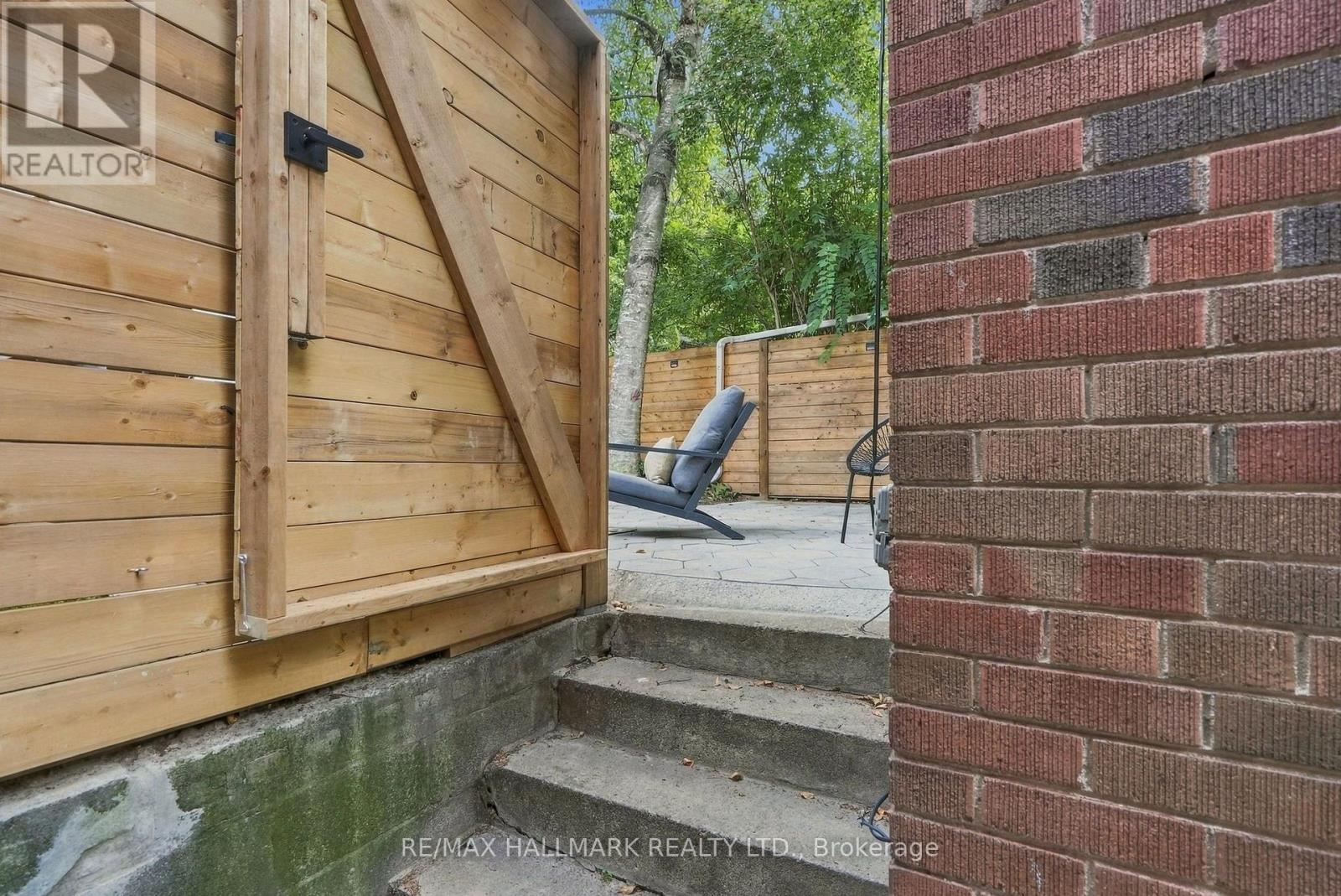 91 Glen Davis Crescent, Toronto, Ontario  M4E 1X7 - Photo 35 - E13836348