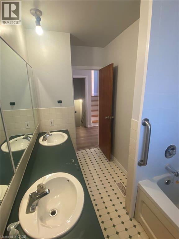 20 Cardill Crescent N, Waterloo, Ontario  N2L 3Y6 - Photo 24 - 40867154
