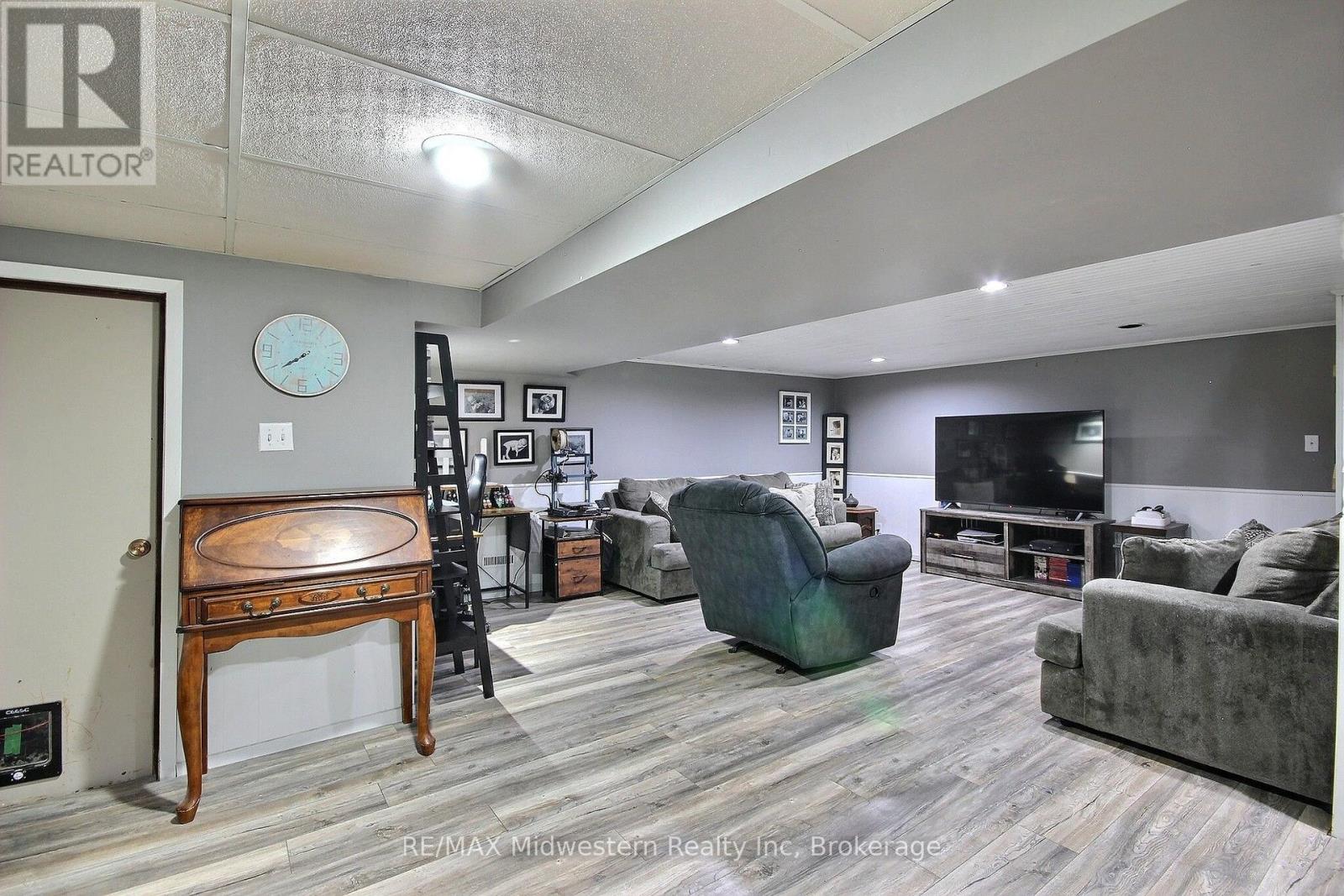 135 Queen Street, North Perth, Ontario N0G 1B0 - Photo 14 - X13836180