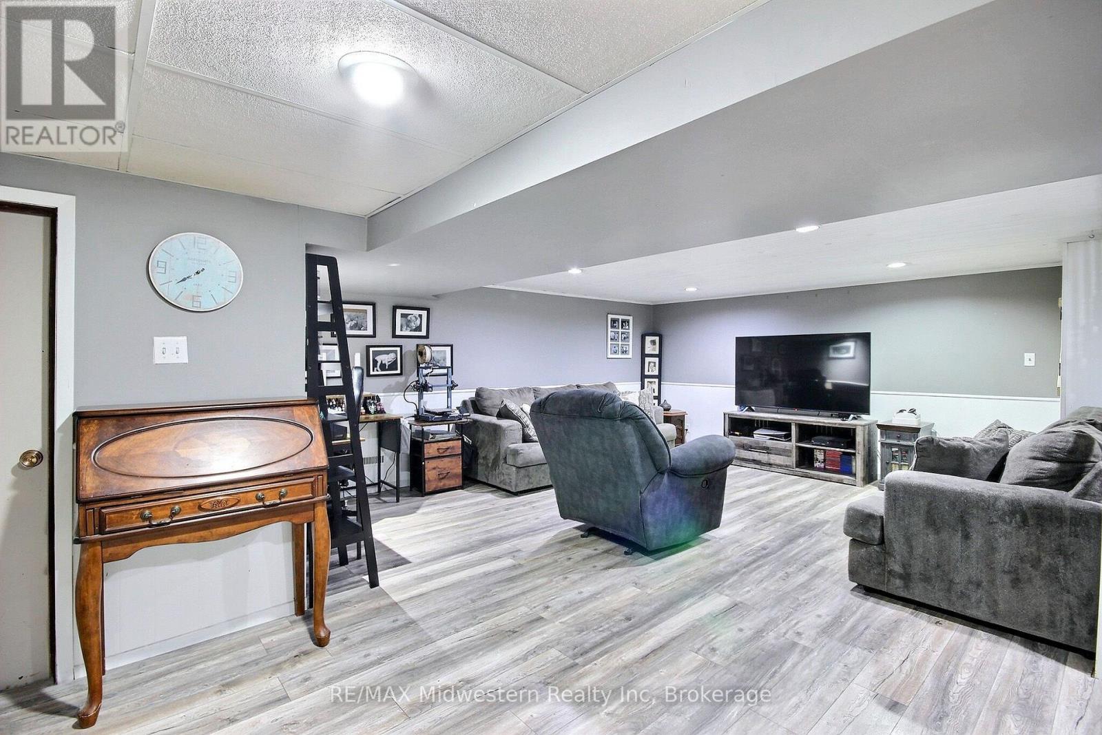 135 Queen Street, North Perth, Ontario N0G 1B0 - Photo 15 - X13836180