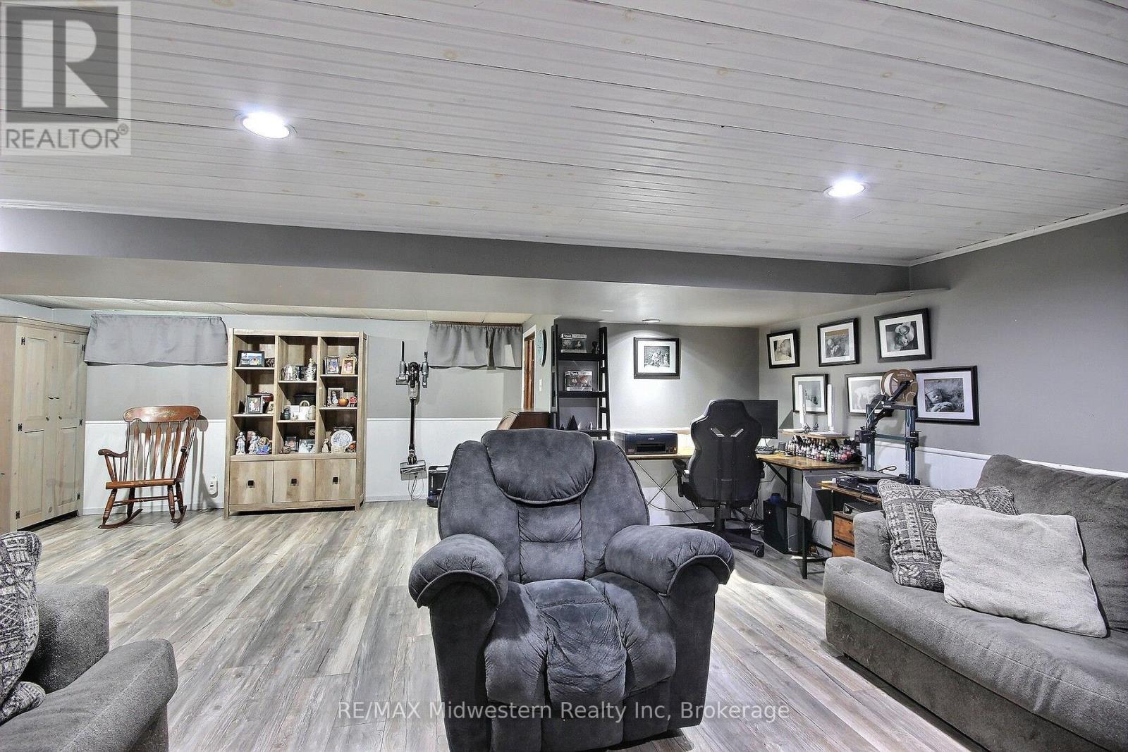 135 Queen Street, North Perth, Ontario N0G 1B0 - Photo 17 - X13836180