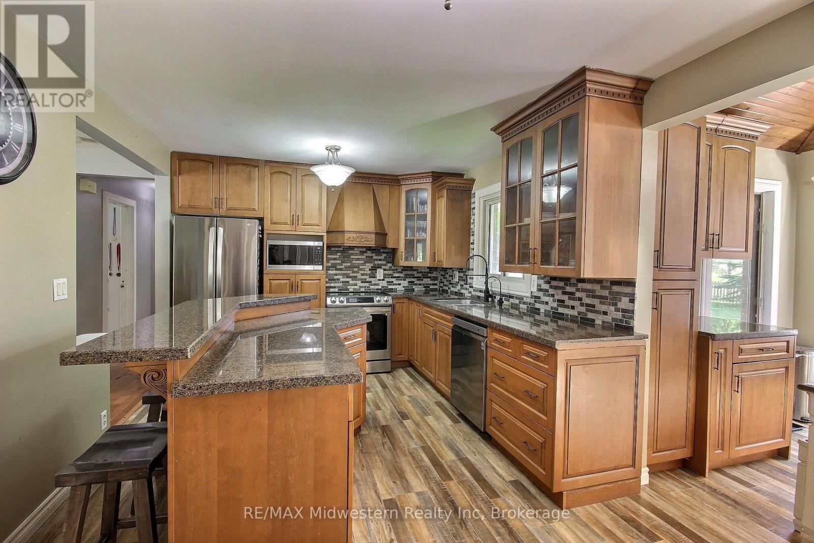 135 Queen Street, North Perth, Ontario N0G 1B0 - Photo 5 - X13836180