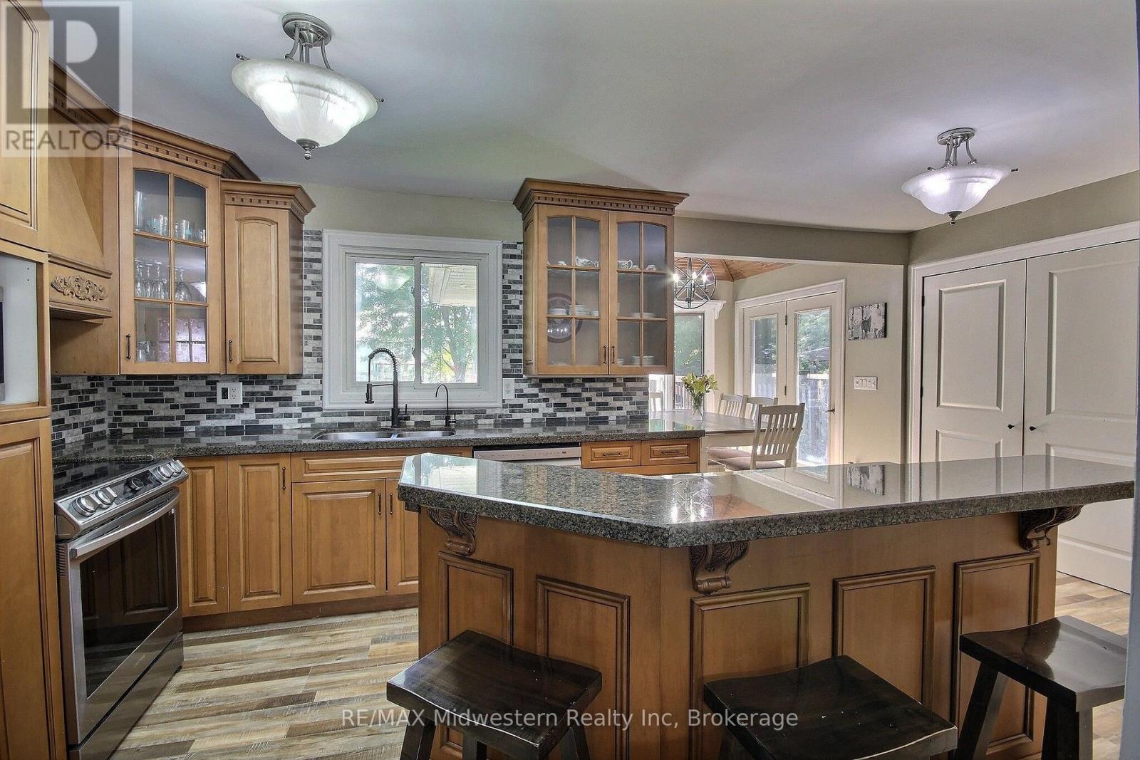 135 Queen Street, North Perth, Ontario N0G 1B0 - Photo 7 - X13836180