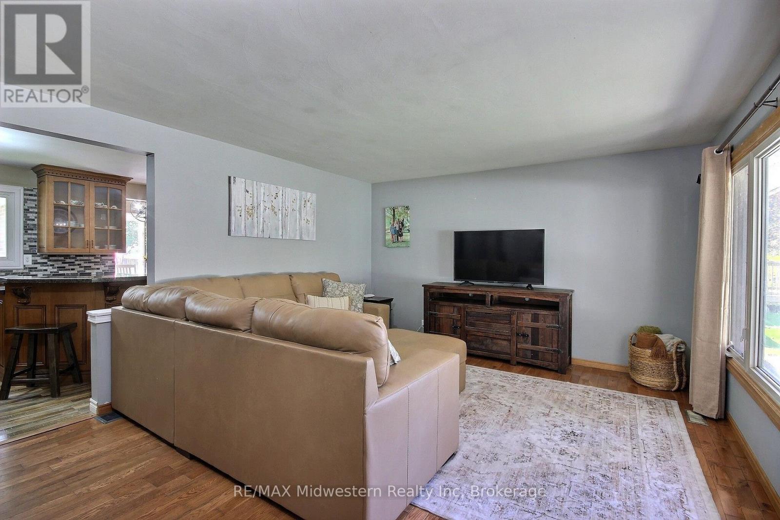 135 Queen Street, North Perth, Ontario N0G 1B0 - Photo 8 - X13836180