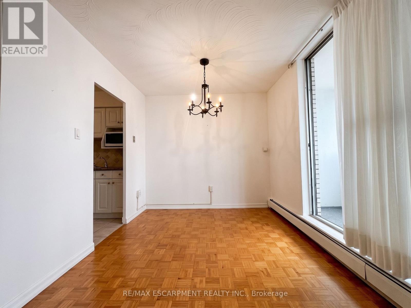 809 - 35 Towering Heights Boulevard, St. Catharines, Ontario  L2T 3G9 - Photo 4 - X13835446