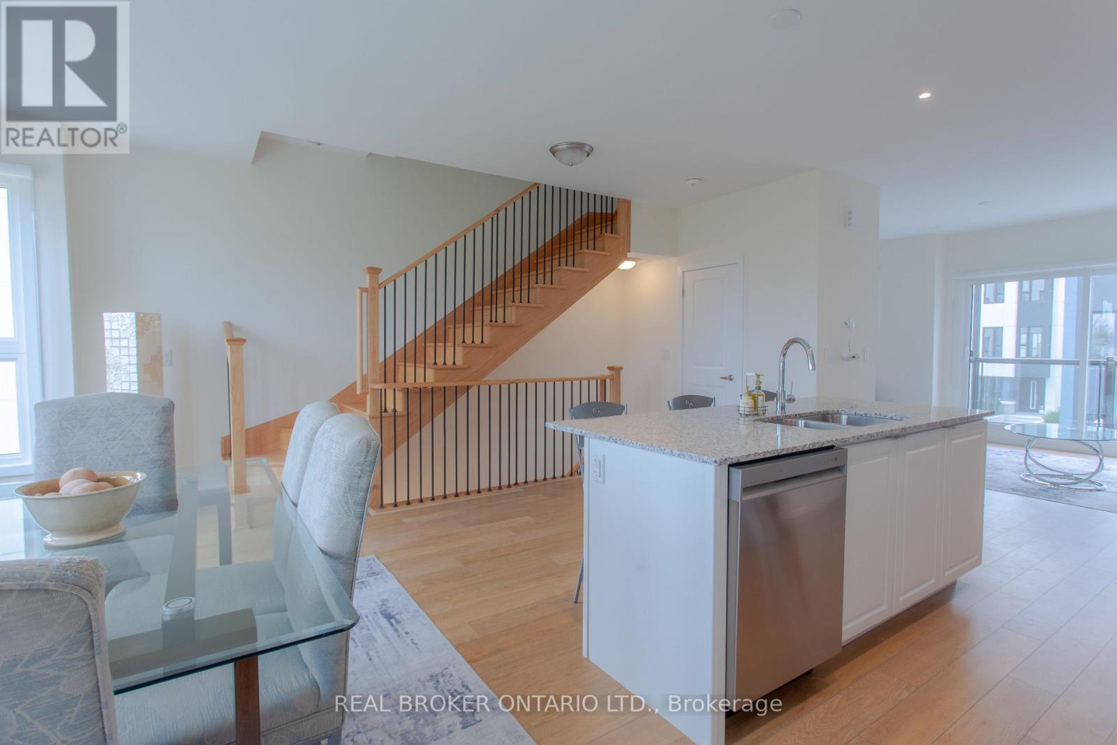 11 Mariners Pier Way, Orillia, Ontario  L3V 8P4 - Photo 10 - S13836306