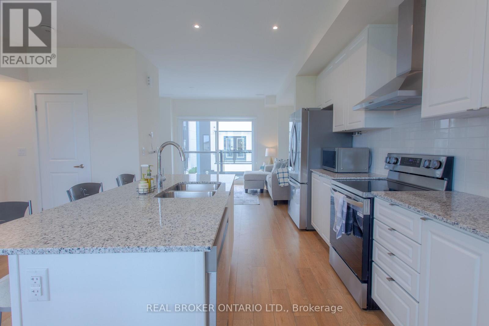 11 Mariners Pier Way, Orillia, Ontario  L3V 8P4 - Photo 11 - S13836306