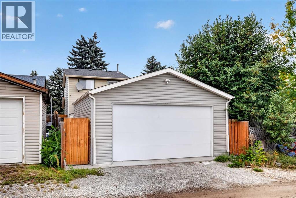 37 Erin Croft Crescent SE